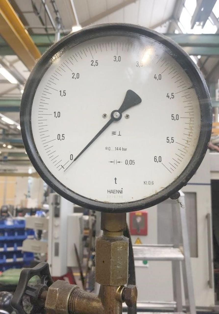 Tutte le macchine: Hydraulische Presse SWISSTOOL – Usato da Brügg BE venduto da mullermachines 2
