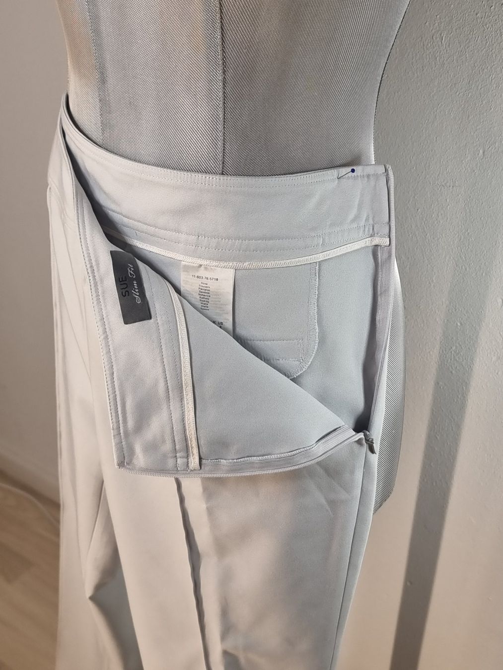 S.Oliver Hosen: 38 M S.OLIVER hellgraue Bundfaltenhose slimfit stretch – Neu (gemäss Beschreibung) aus Dürnten von Bachtelsurfer 4