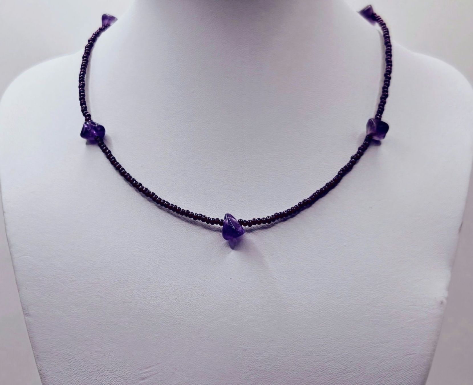 Ketten: Damenhalskette mit Amethyst-Steinen Lila/Violet – Neu und originalverpackt aus Thalwil von Seasons-Schmuck 2