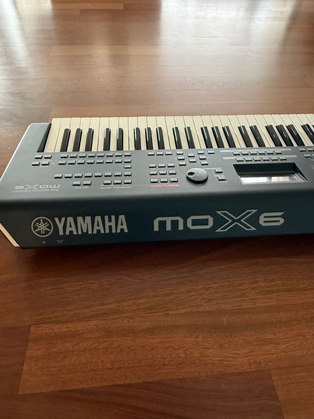 Yamaha Strumenti musicali: Yamaha Synthesizer mox 6 – Usato da Kuesnacht ZH venduto da Lacatitus 1