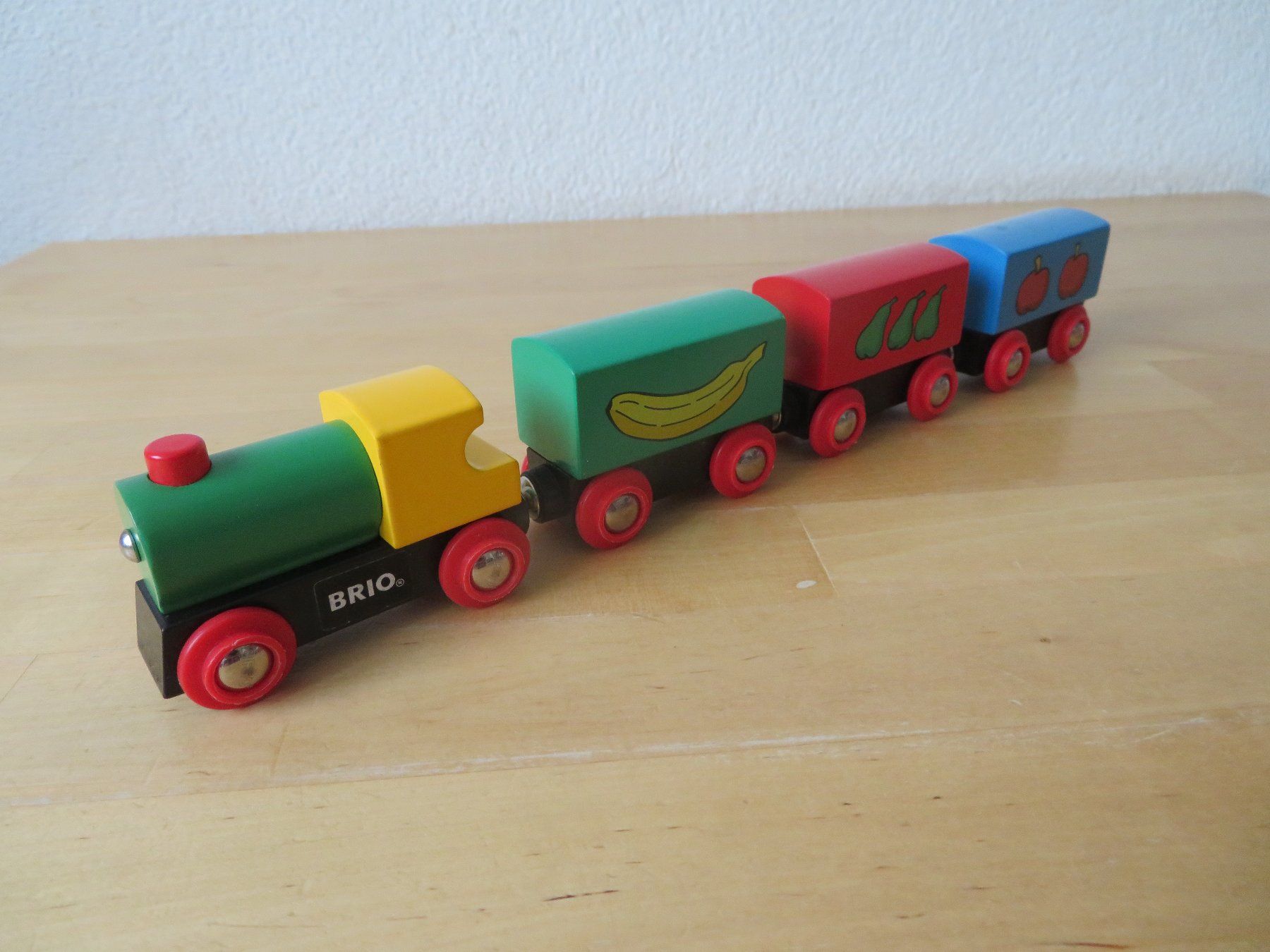 Brio Giocattoli: Original BRIO BAHN "Lok mit Fruchtwaggons" – Usato da Zürich venduto da piroma 1