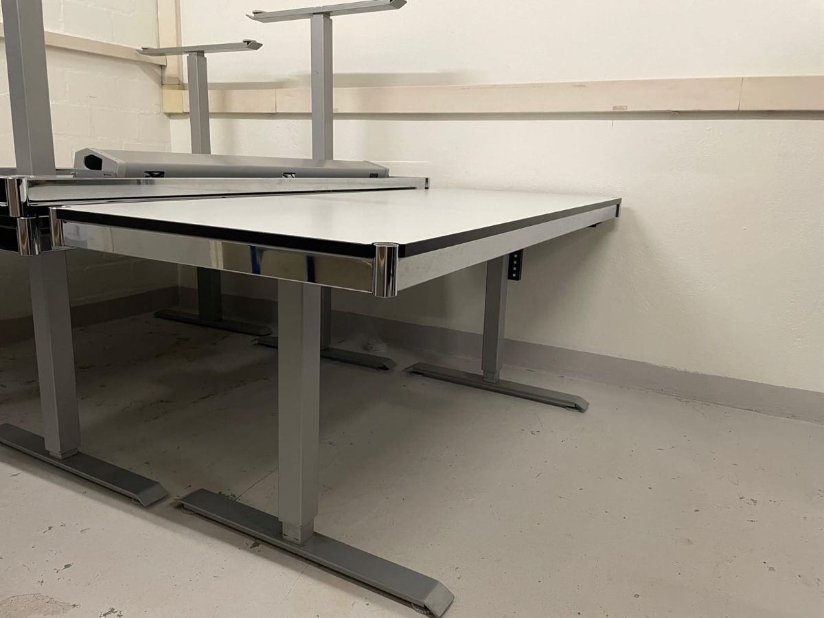 Schreibtische: Hubtisch/Stehtisch elektrisch, 4 Stück – Gebraucht aus Jonen von r-jeker 3
