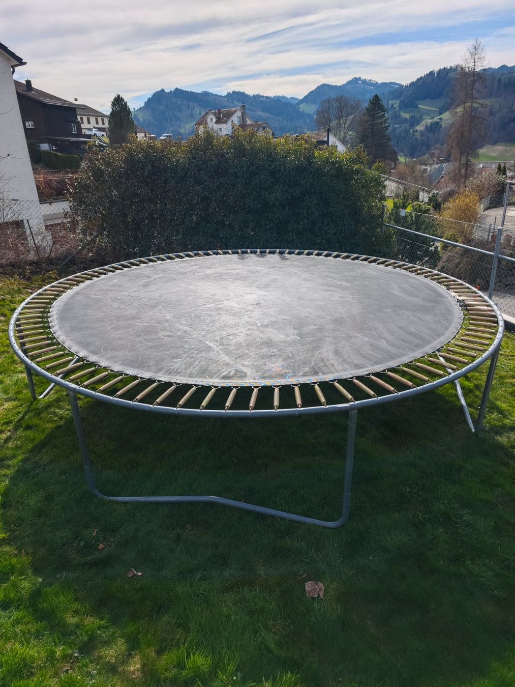 Trampolini: Trampolin Berg Champion Regular 430cm – Usato da Lichtensteig venduto da Maesi666 1
