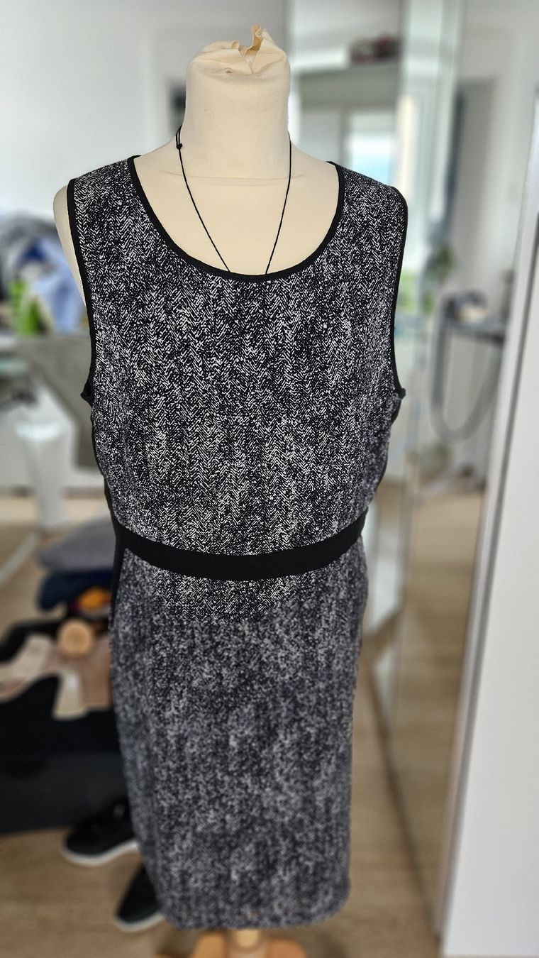 Robes: Robe  T42 sexy chic – Neuf (Voir description) à Cheyres par Karine-Schweiz