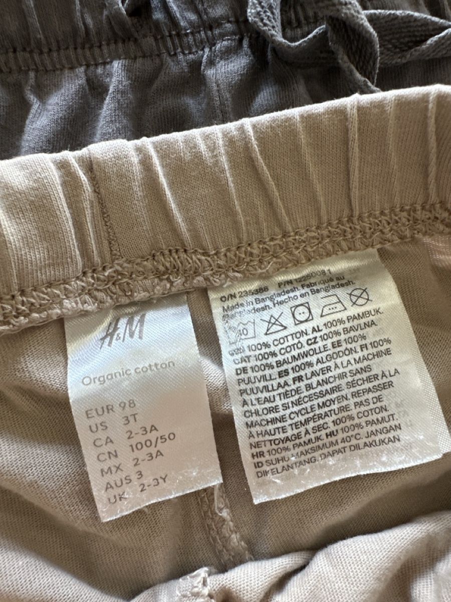H&M Lotti di vestiti: Jogginghosen Set - Grösse 98 – Usato da Zürich venduto da KrisZH 1