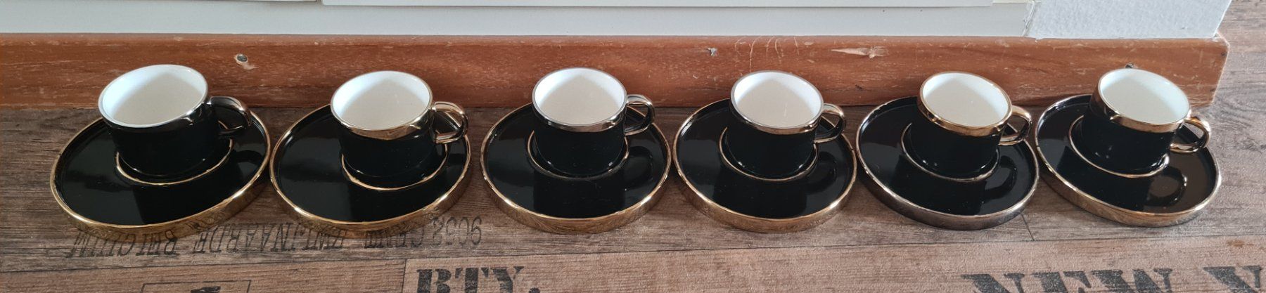 Set di piatti: 6-teiliges Espresso-Teeservice gold-schwarz – Usato da Winterthur venduto da bibummi 1