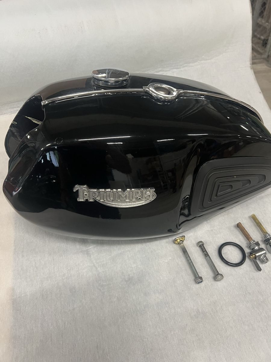 Triumph Accessori per altri veicoli: Triumph T140 Stahltank – Usato da Zürich venduto da Pan-Europ