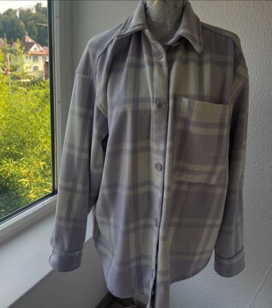 NEUES Hemd von Monki, Grösse M, Lila kariert