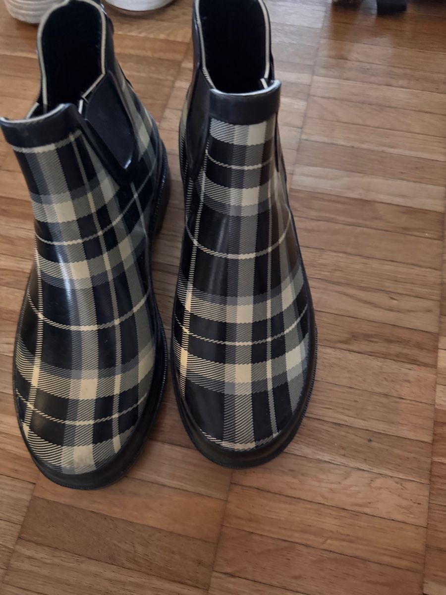 Scarpe da donna: Stylische Gummistiefel Gr. 38 – Usato da Winterthur venduto da EasyRS