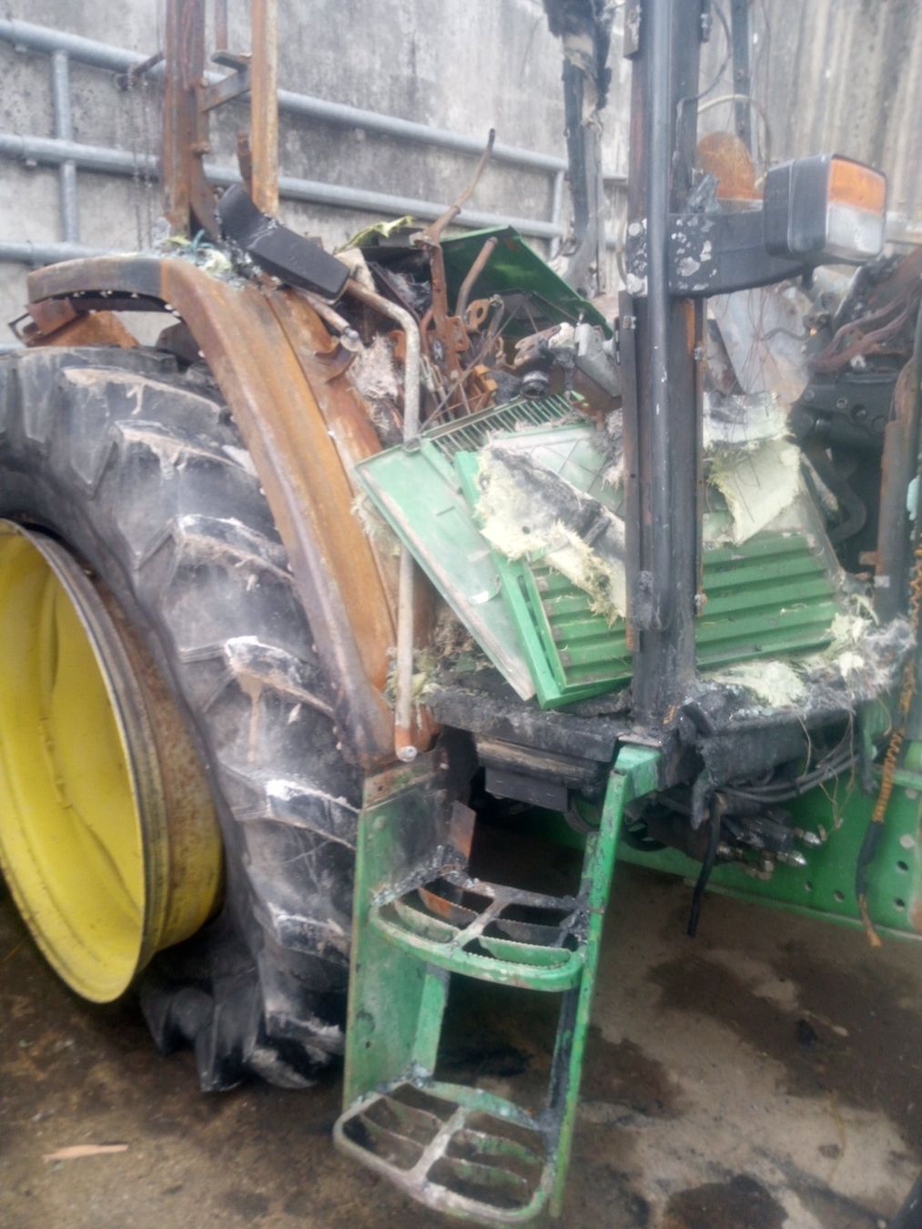 John Deere Traktoren: Traktor John Deere 6110 – Defekt aus Rüttenen von Dart4 8