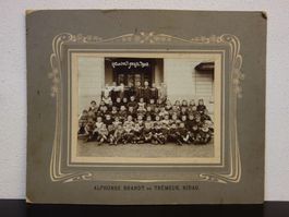 Grosi's alte Photo auf Karton Foto Schule Galmiz Klasse 1908