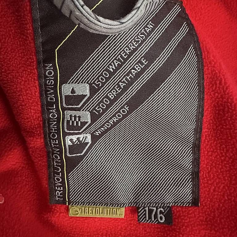 Trevolution Giacche & Cappotti: Veste taille 176 Trevolution imperméabe – Usato da La Chaux-de-fonds venduto da ccjp 3