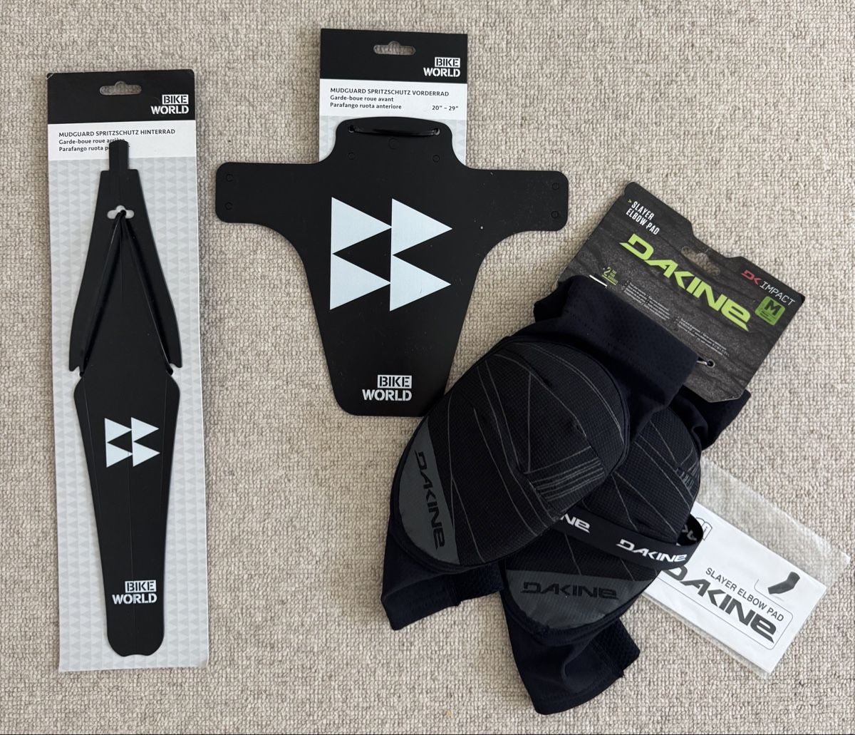 Dakine Protezioni & Imbottiture: New Mudguards and Dakine Elbow Pads M – Nuovo (secondo la descrizione) da Kilchberg ZH venduto da Mikhail83