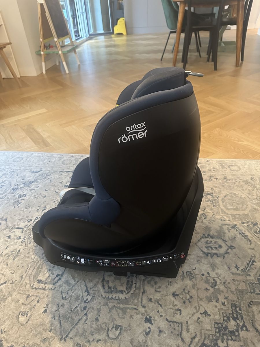 Britax Römer Seggiolini per auto: Britax Römer DUALFIX M PLUS Kindersitz Moonlight Blue – Usato da Zürich venduto da Bart72 2