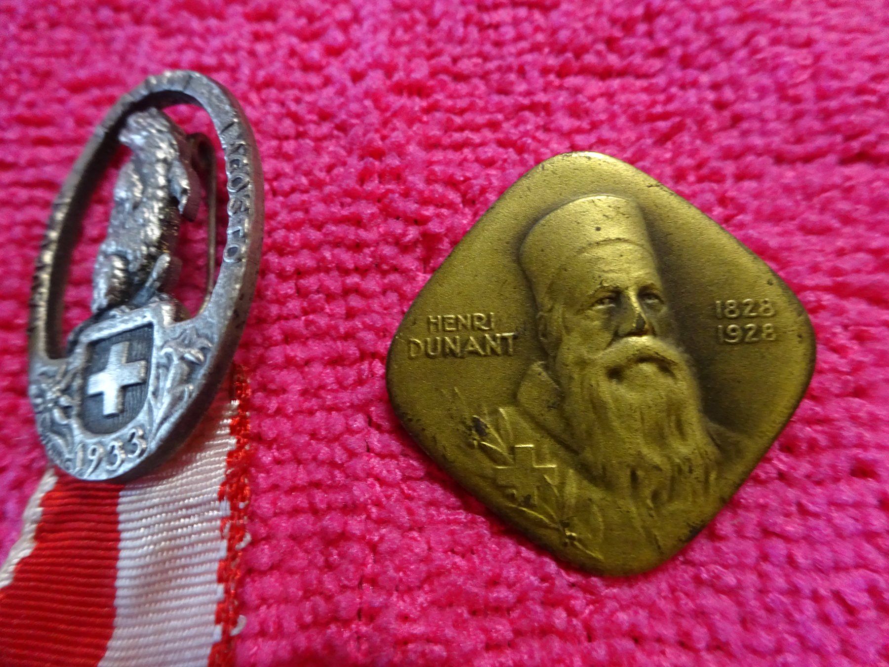 Medaglie: 1.AUGUST ABZEICHEN 1933-34 / HENRY DUNANT 1928 – Usato da Pfäffikon ZH venduto da Mausimaus1 2