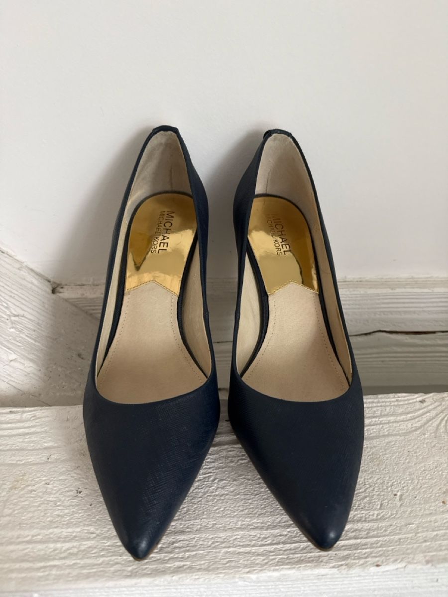 Michael Kors Damenschuhe: Michael Kors Damenschuhe Pumps Navy Grösse 41 – Gebraucht aus Andhausen von Ste_senn 1