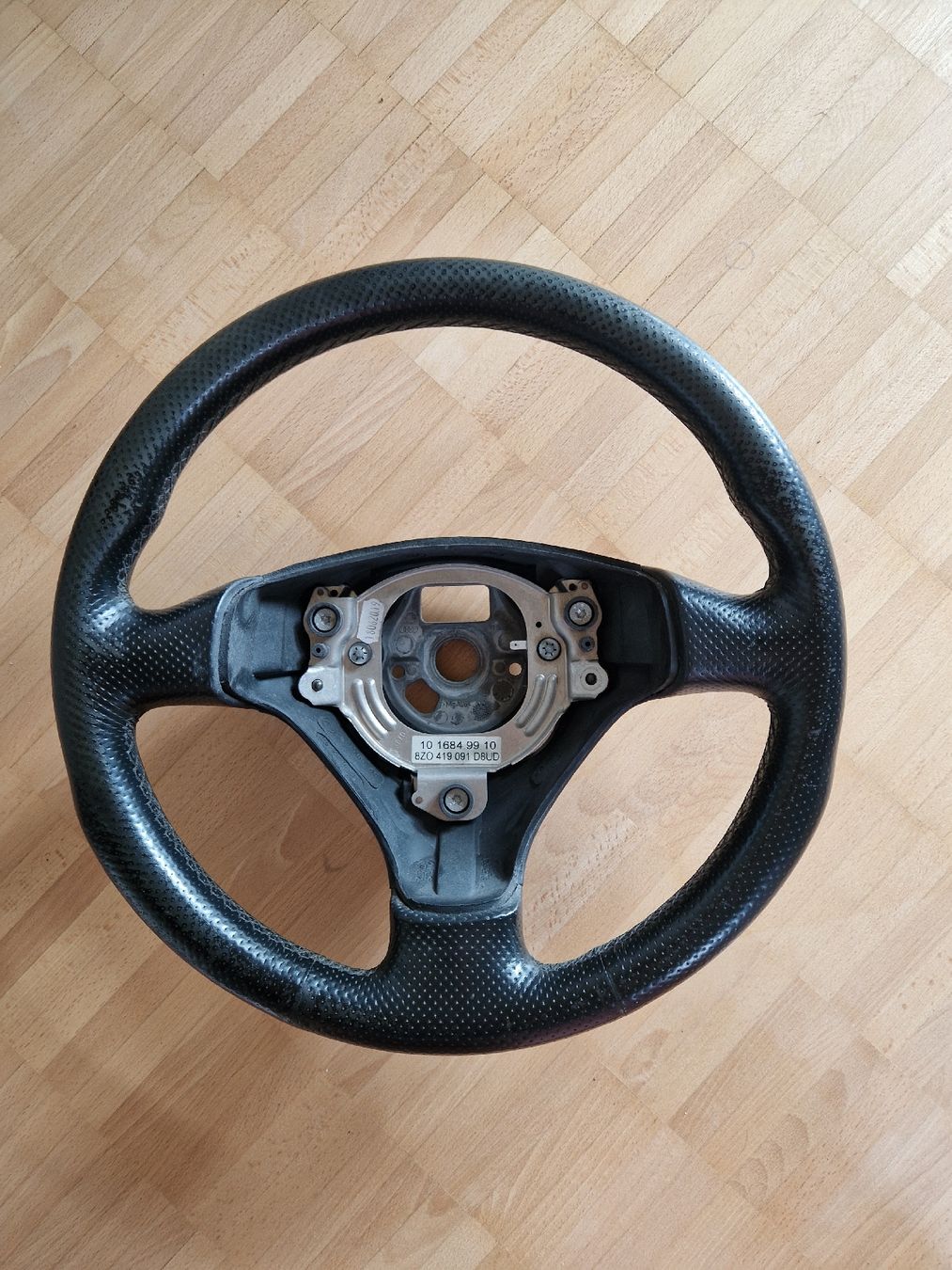 Audi Toutes les pièces auto: Perforiertes Leder Lenkrad Audi – D'occasion à Oetwil a.d. Limmat par S3guy