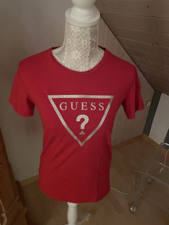 T-Shirt Guess rot mit Glitzer Logo Grösse M neuwertig