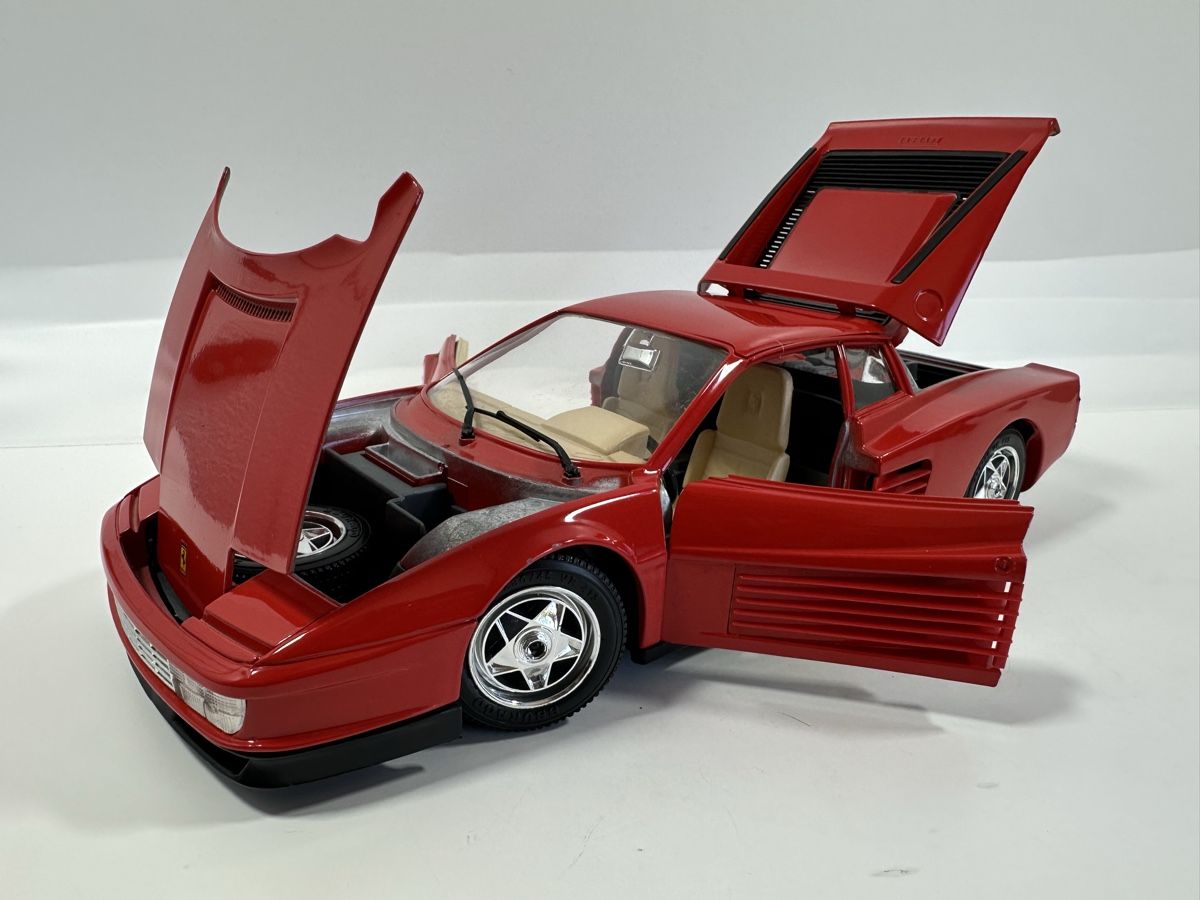 Bburago Modellautos: Ferrari Testarossa 1:18, rot, BBURAGO  – Gebraucht aus Zofingen von rf9_x2xt 8