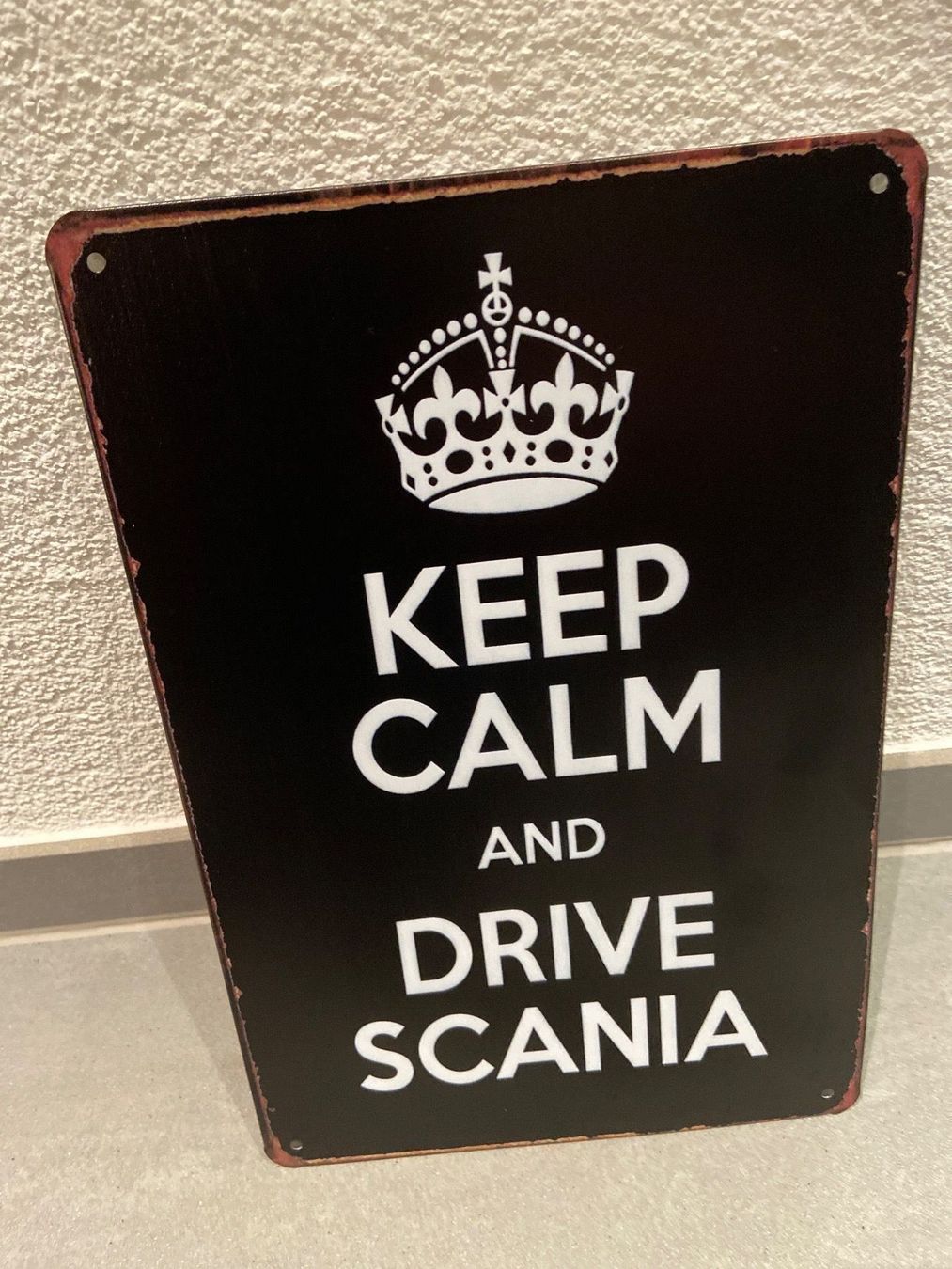 Insegne: SCANIA KEEP CALM Schild %%%NEU BLACK – Nuovo e nell'imballaggio originale da Seon venduto da Aaargauer01 3