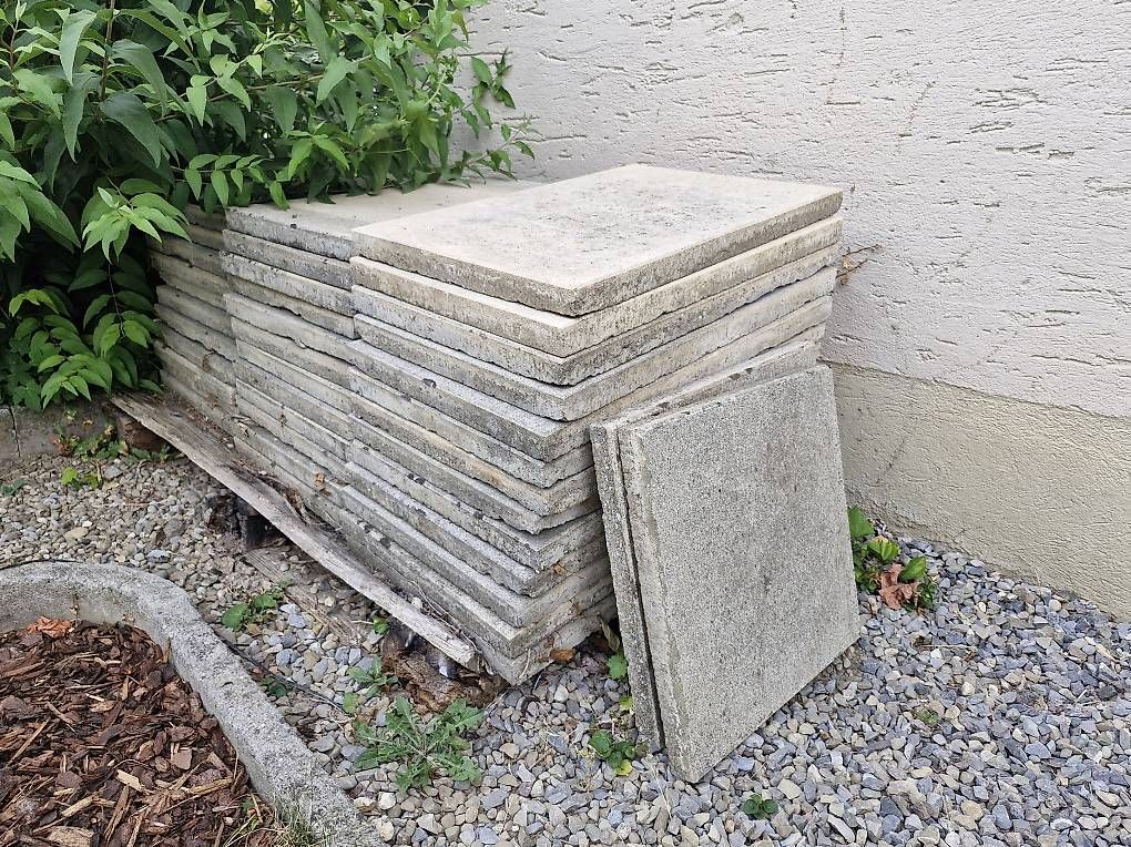 Revêtements de sol: Gebrauchte Gartenplatten – D'occasion à Wädenswil par Canubis 1