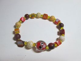 Schmuckstück Armband m. verschiedenen bunten Perlen Steine