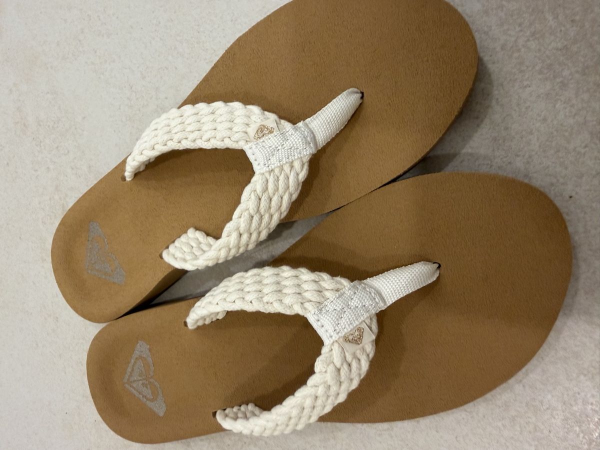 Roxy Chaussures femmes: Roxy Flip Flops White Braided Size 38 new – Neuf avec emballage d'origine à Corsier GE par Karol_save_planet 1