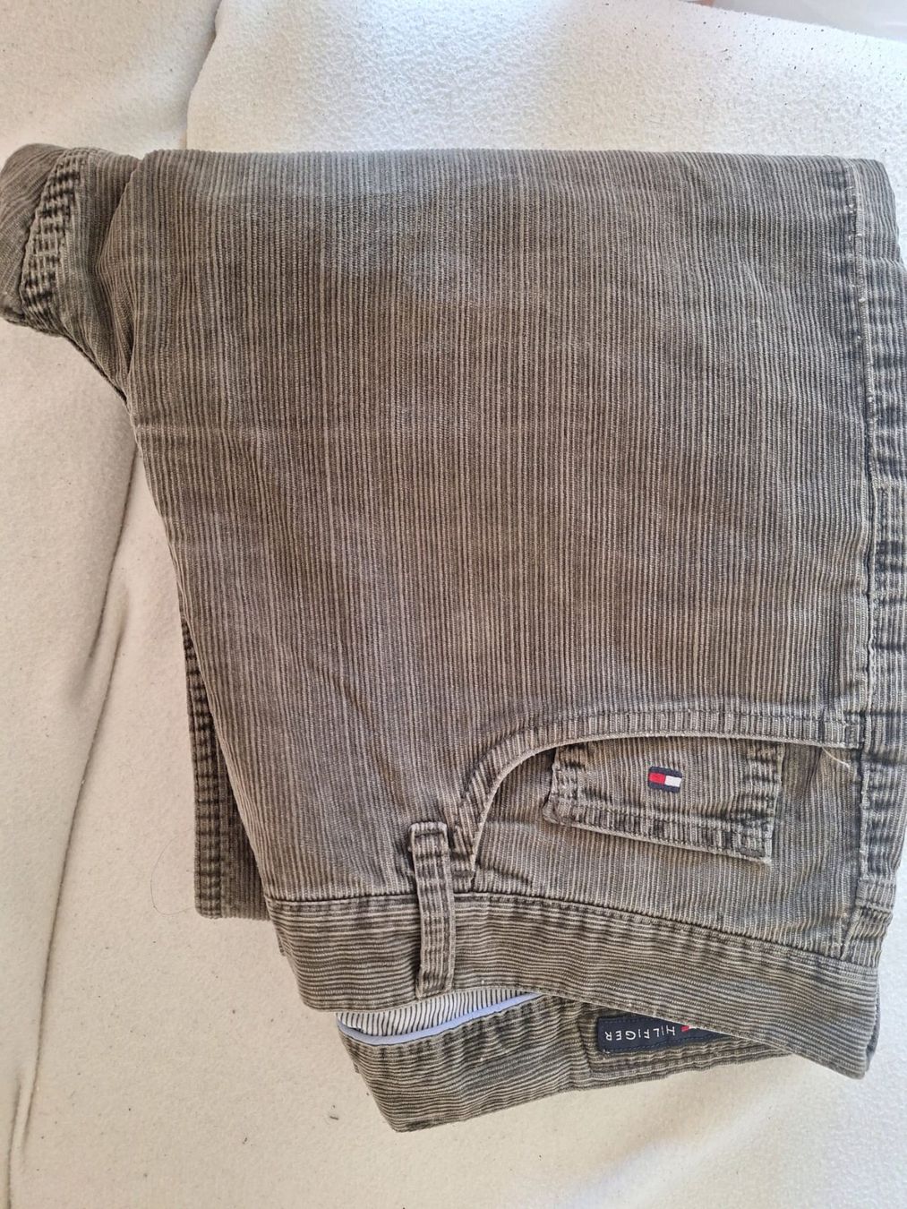 Tommy Hilfiger Pantaloni: Markenhose / Cordhose Tommy Hilfiger 34 – Nuovo (secondo la descrizione) da Embrach venduto da Alian1 2