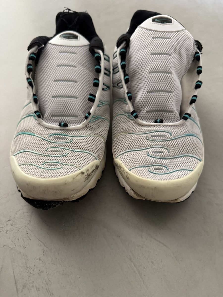 Nike Chaussures hommes: Baskets Nike Air Max Plus TN blanc taille 43 – D'occasion à Fribourg par Veronique22