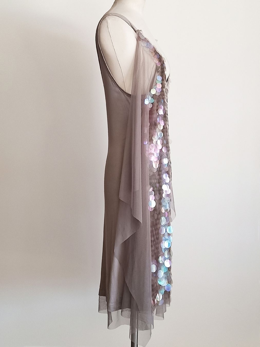 Kleider: ‎Robe BCBG MAX AZRIA ornée de sequins irisés, Taille M – Gebraucht aus Genève von tho_t9w9 2