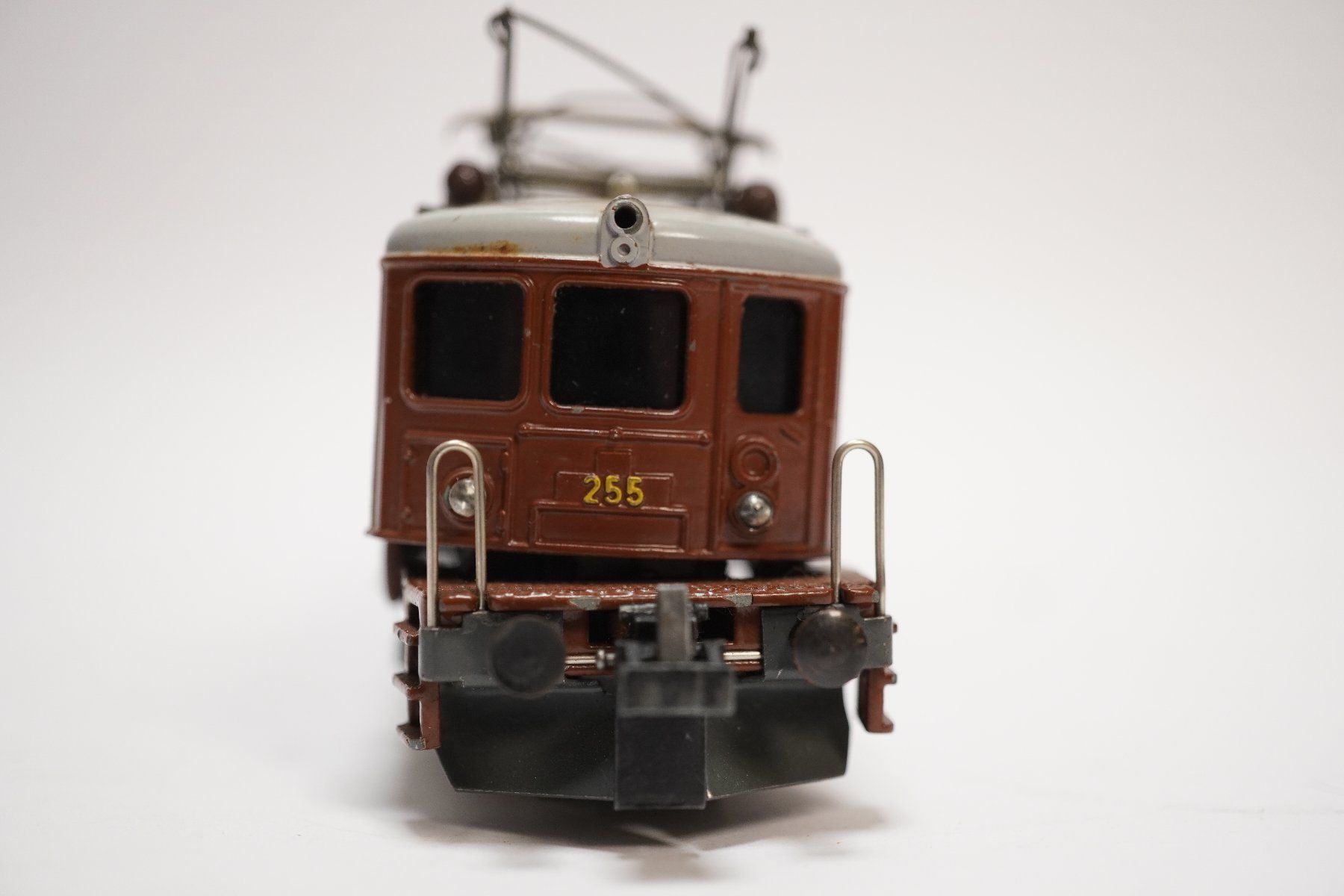Trix Modellini di ferrovie: † e21 Trix Express BLS Ae 4/4 braun – Usato da Thun venduto da evinka_gmbh 2