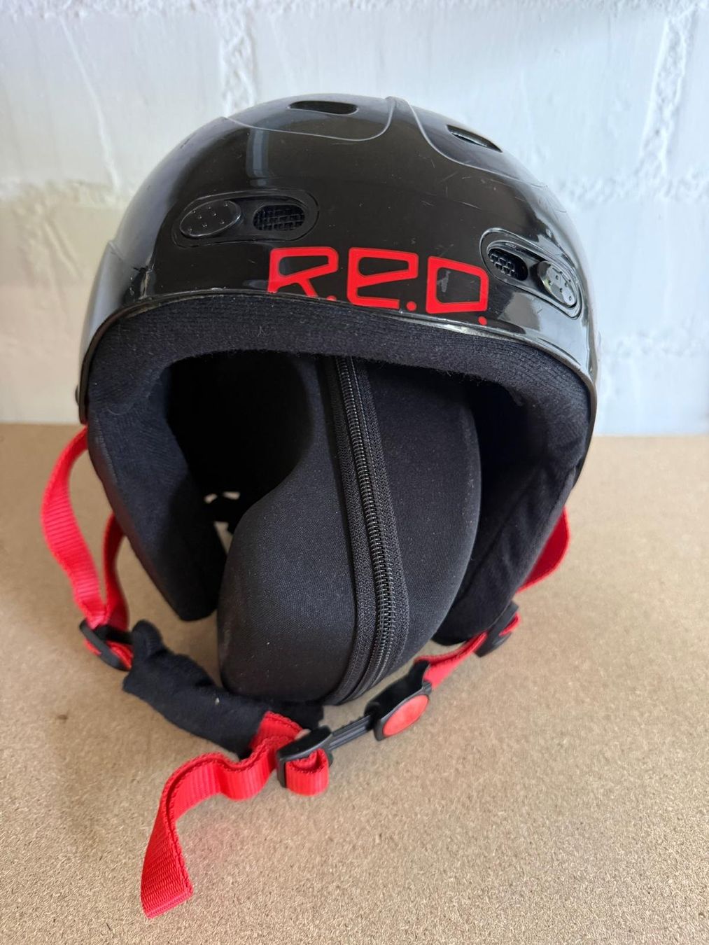 Helme: Skihelm R.E.D. schwarz gebraucht – Gebraucht aus Pratteln von PiBu4133