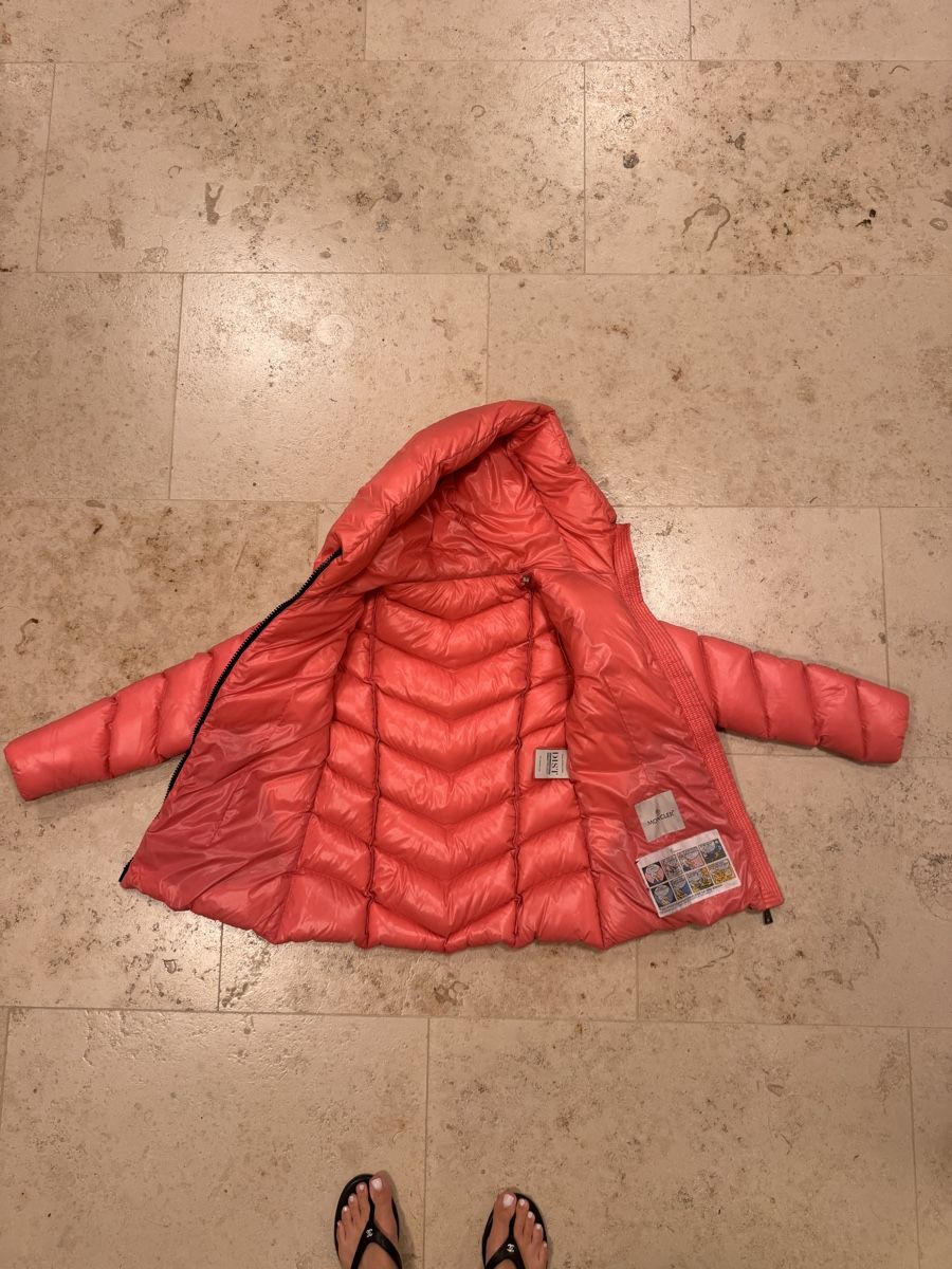Moncler Vestes: Moncler Down Jacket Coral Size 1 Used Condition – D'occasion à Herrliberg par lari_h99 1