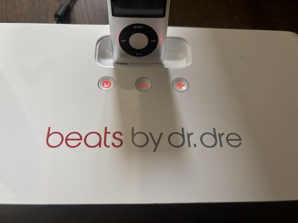 Beats Haut-parleurs: Beats by Dr. Dre Beatbox enceinte  – D'occasion à Mézières VD par P-M-C 5