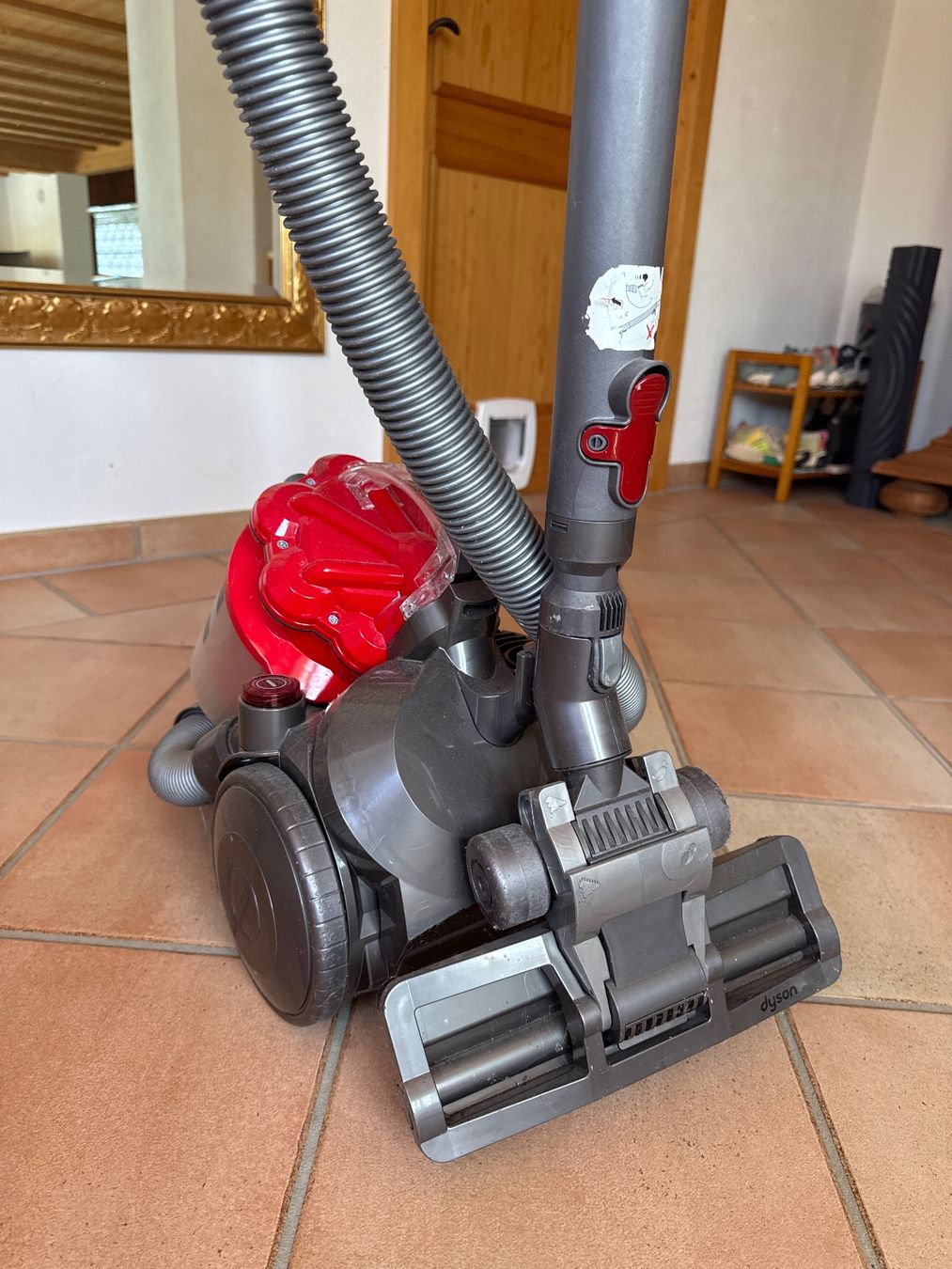 Dyson Aspirapolveri & Accessori: Dyson DC29 allergy Staubsauger • beutellos • mit Zubehör – Usato da Sennwald venduto da CountryLife 3
