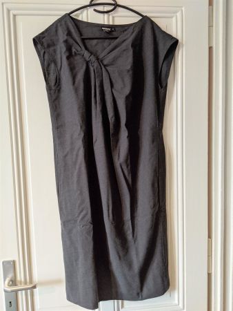 DONNA KARAN : Robe en fin drap de laine 38-40