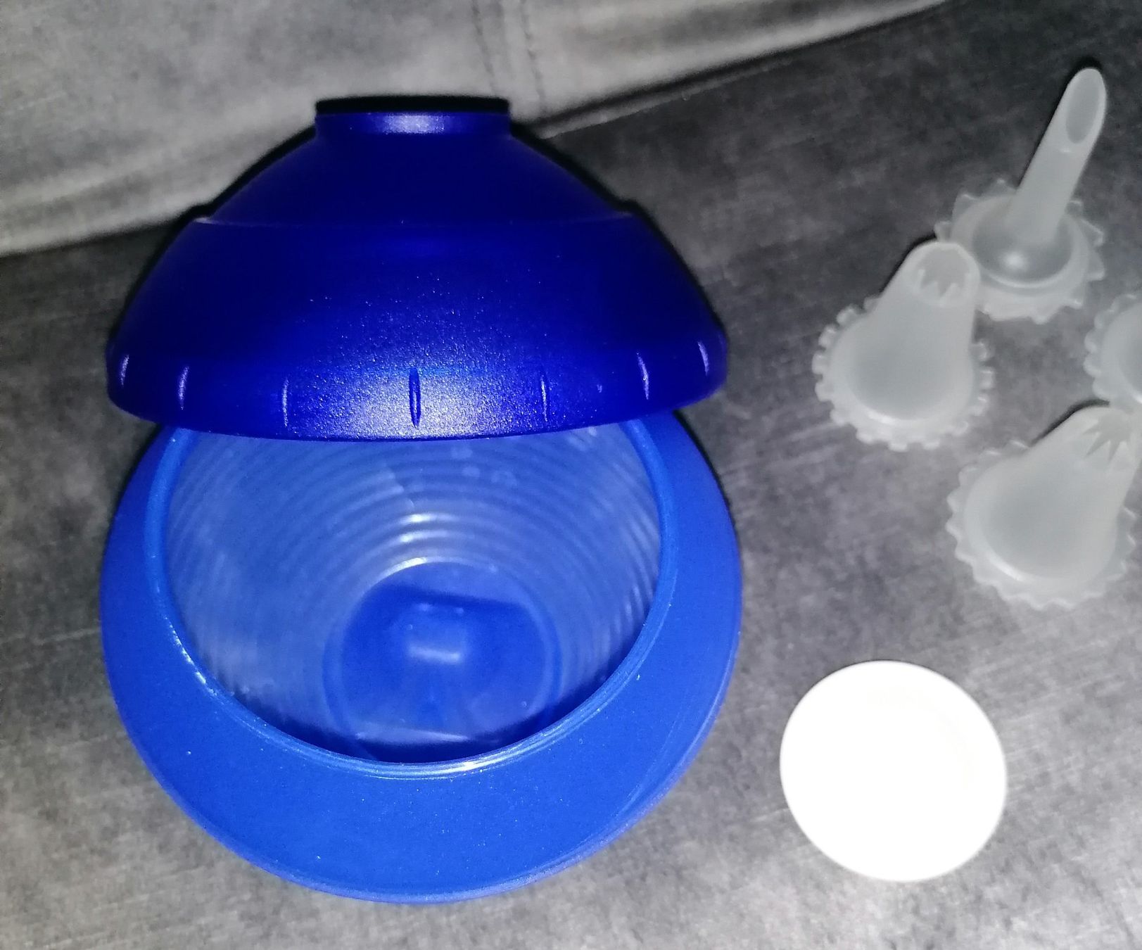 Tupperware Küchengeräte: Tupperware Chantilly et crème / Sahne und Cremes – Neu (gemäss Beschreibung) aus Corcelles-près-Payerne von RxOne_Krs 3