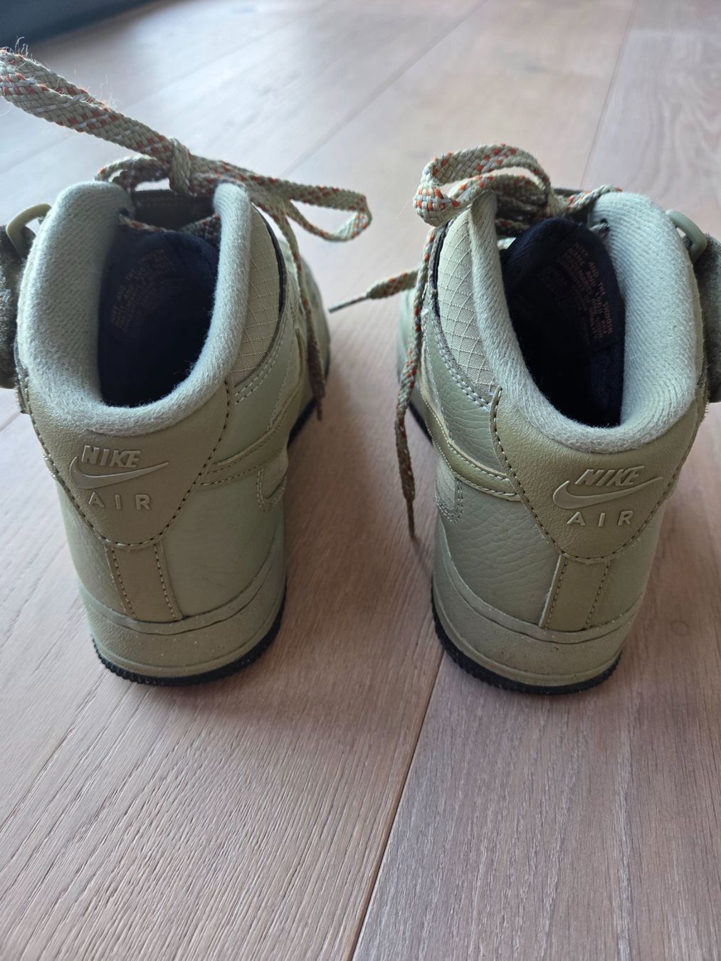 Nike Scarpe da uomo: Nike Air Force 1 '07 Mid Sneaker – Usato da Rüschlikon venduto da tiniweeeny 4
