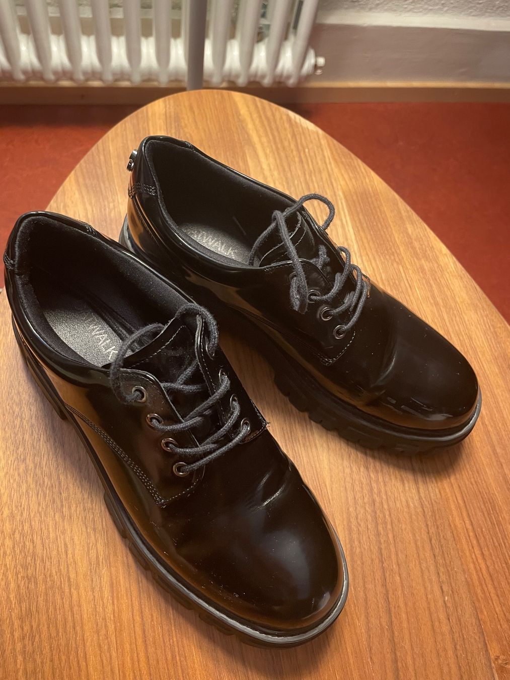 Scarpe da donna: Schwarze Schuhe – Usato da Luzern venduto da Sara_2