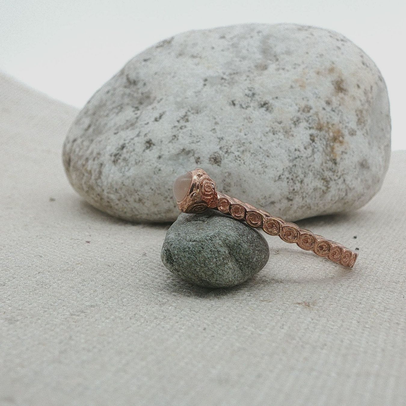 Olga Ribler Anelli: Feiner Silber Ring 925 mit Mondstein Grösse 60 – Nuovo (secondo la descrizione) da Luzern venduto da Schmuckoutlet 1