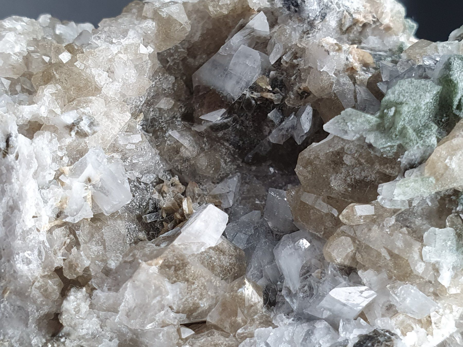 Minerali & Pietre curative: Adular, Phantomquarz und Titanit – Nuovo (secondo la descrizione) da Holderbank SO venduto da swiss-minerals 4