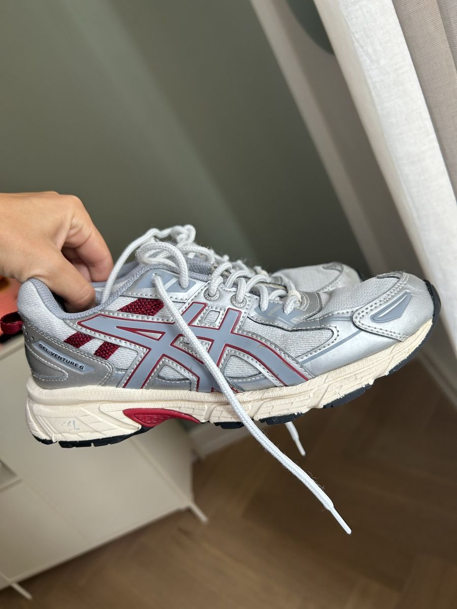 Asics Damenschuhe: Asics gr 38 – Gebraucht aus Basel von Nicetohave13