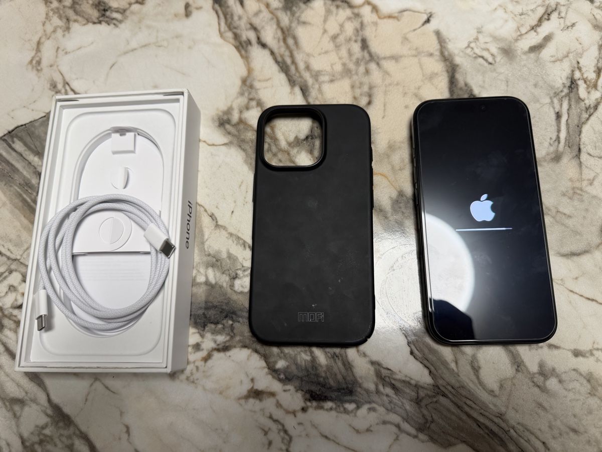 Apple Portables: I Phone 16 Pro – D'occasion à Schötz par LNP