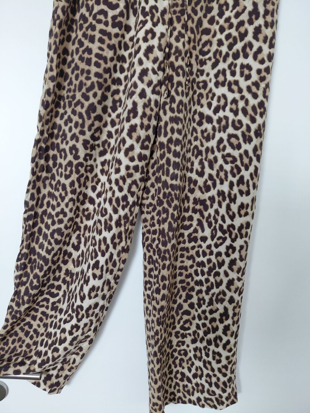 H&M Pantaloni: Sommerhose im Leoprint von H&M – Nuovo (secondo la descrizione) da Geuensee venduto da sonnenstunden 1
