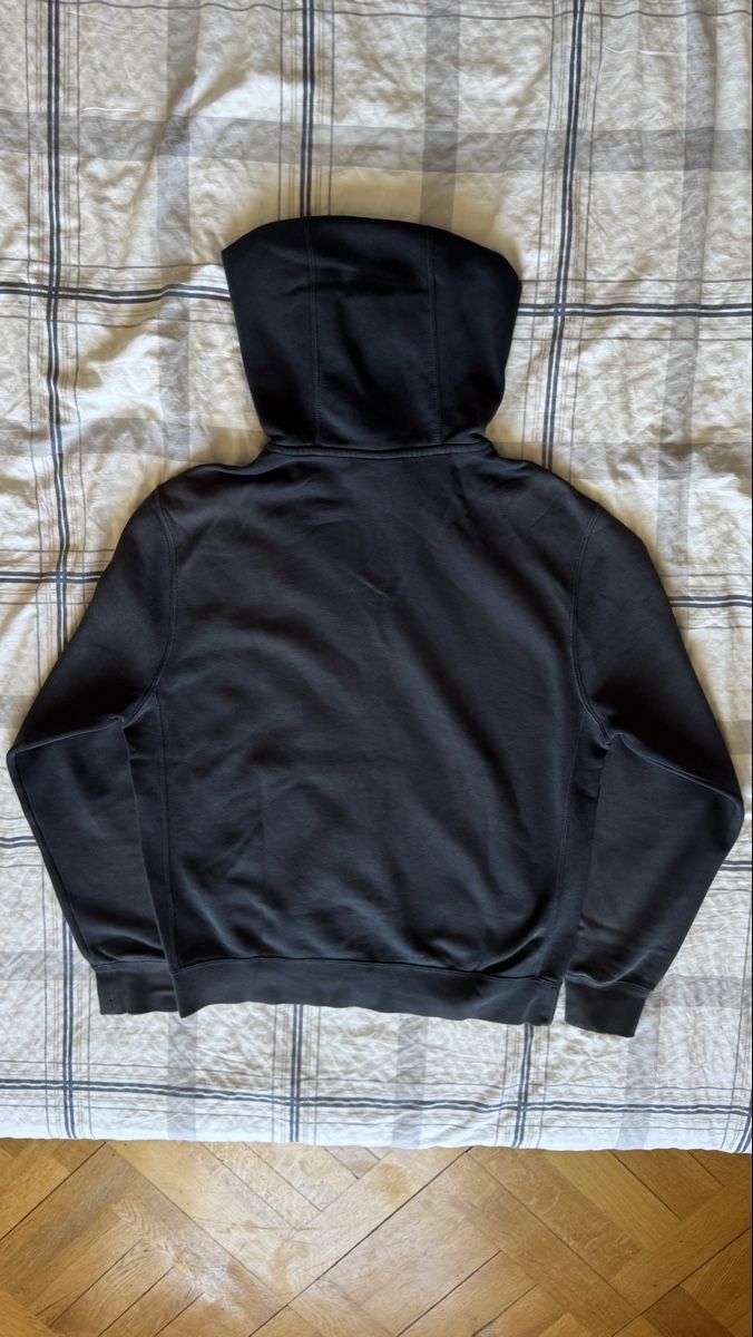 Nike Maglioni & Felpe: Sweat capuche Nike gris taille M bon état – Usato da La Chaux-de-Fonds venduto da Ctn_Kvn 1