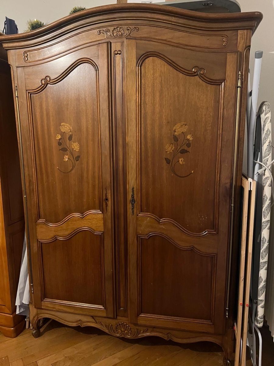 Armadi: Armoire ancienne a donner – Usato da Lausanne venduto da Millionsch