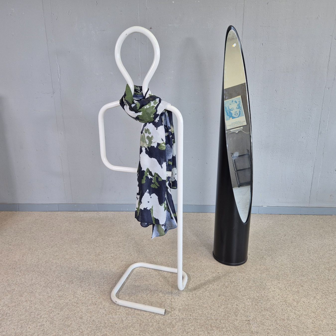 Garderobe: Design Herrendiener Garderobenständer Kleiderständer – Gebraucht aus Nottwil von Wondewa-Shop 3