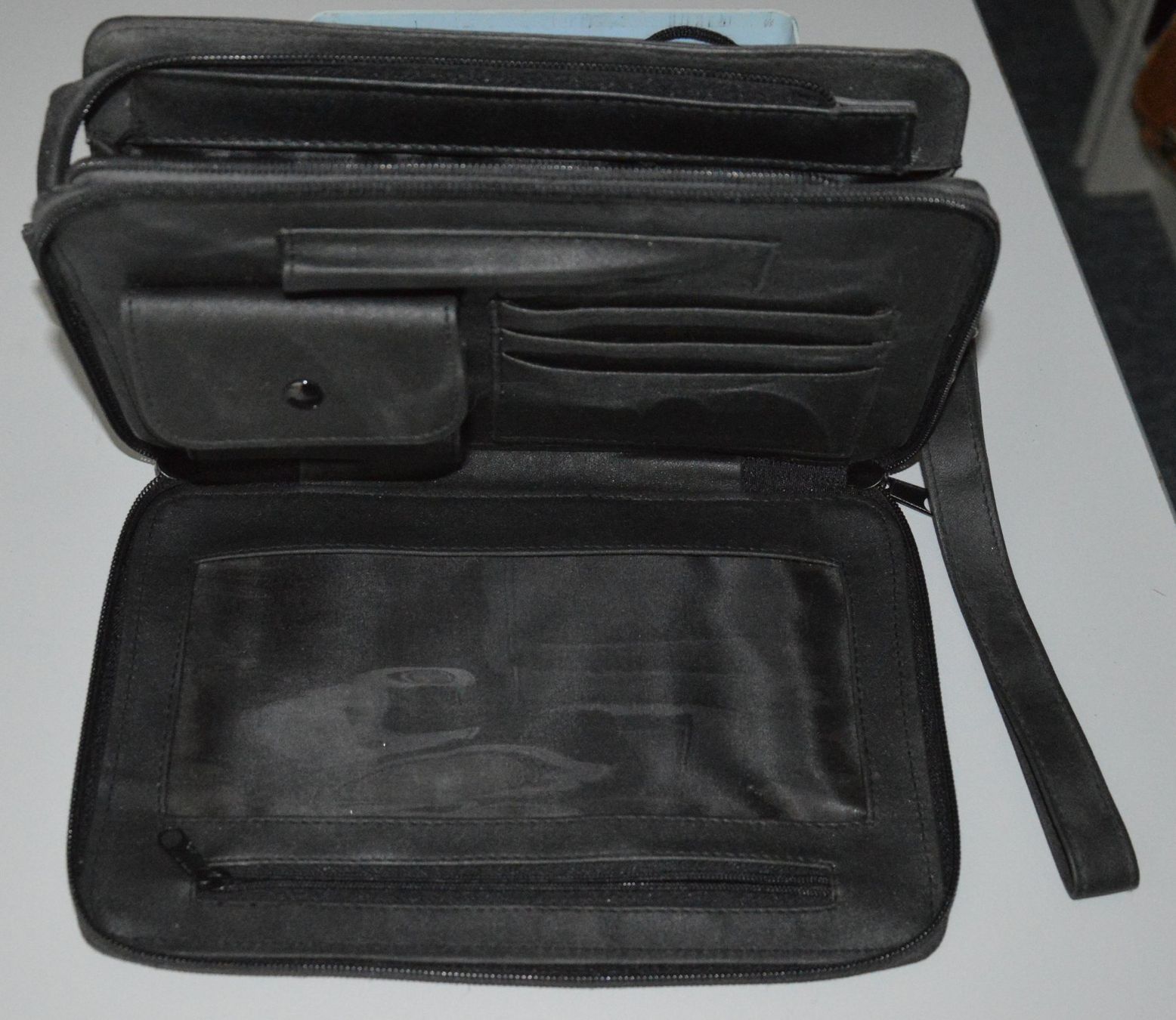 Taschen: Herrenhandtasche – Gebraucht aus Geroldswil von  1