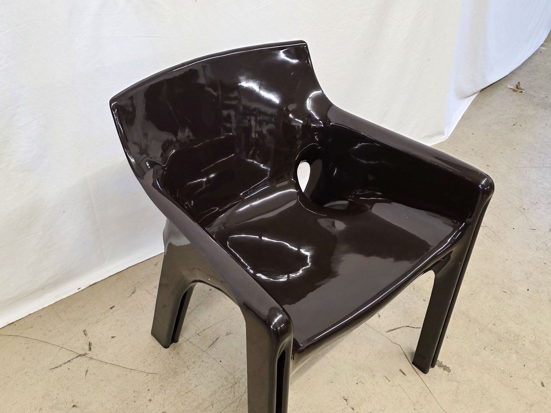 Artemide Chaises: Artemide "Gaudi" Stuhl - braun, Designklassiker - Ref. 05/67 – D'occasion à Au ZH par BrockiAu 2