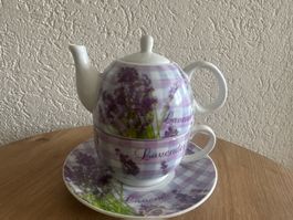 Teekanne mit Tasse
